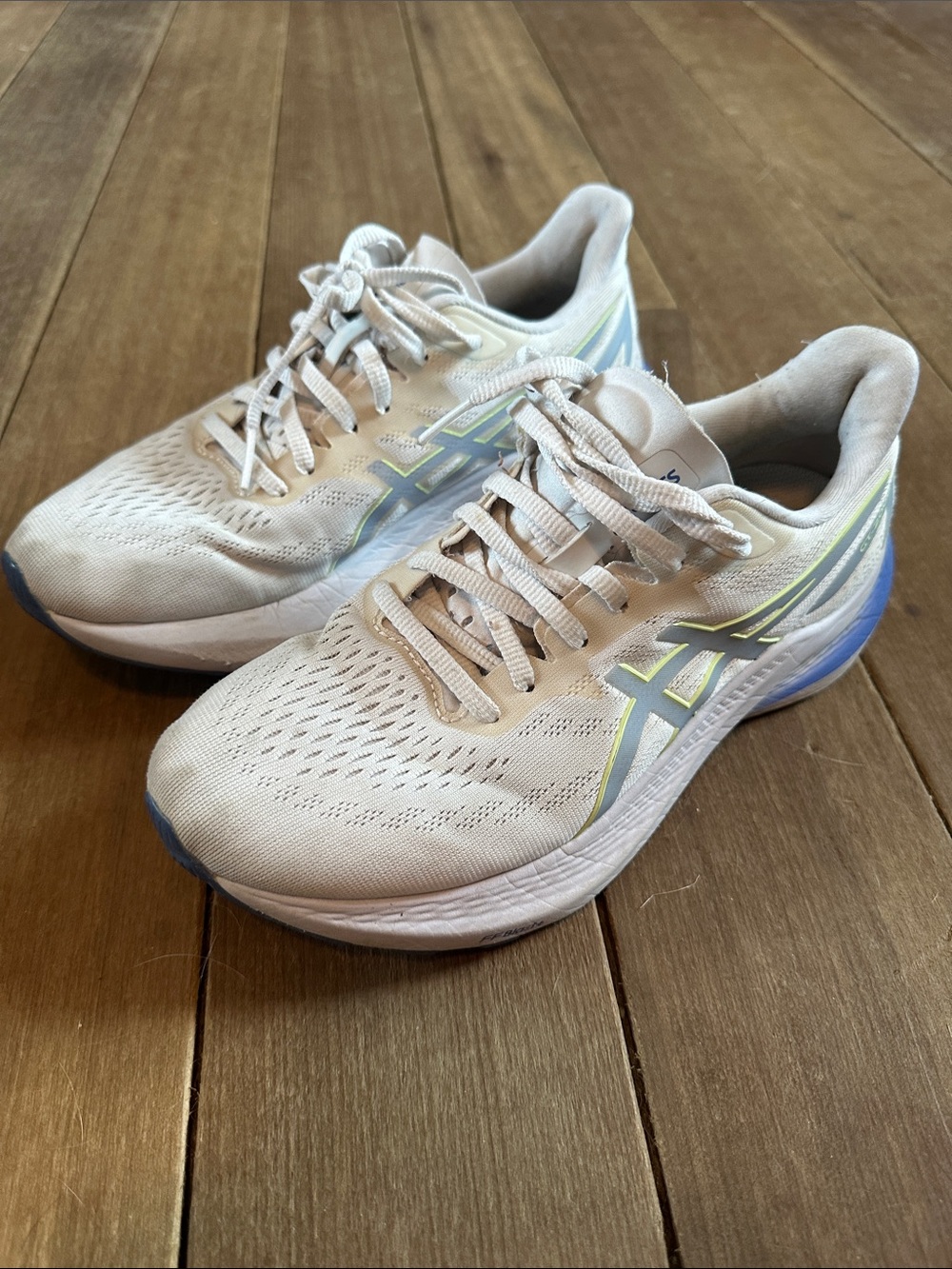 ASICS GT2000 12 tennis shoes size 7.5